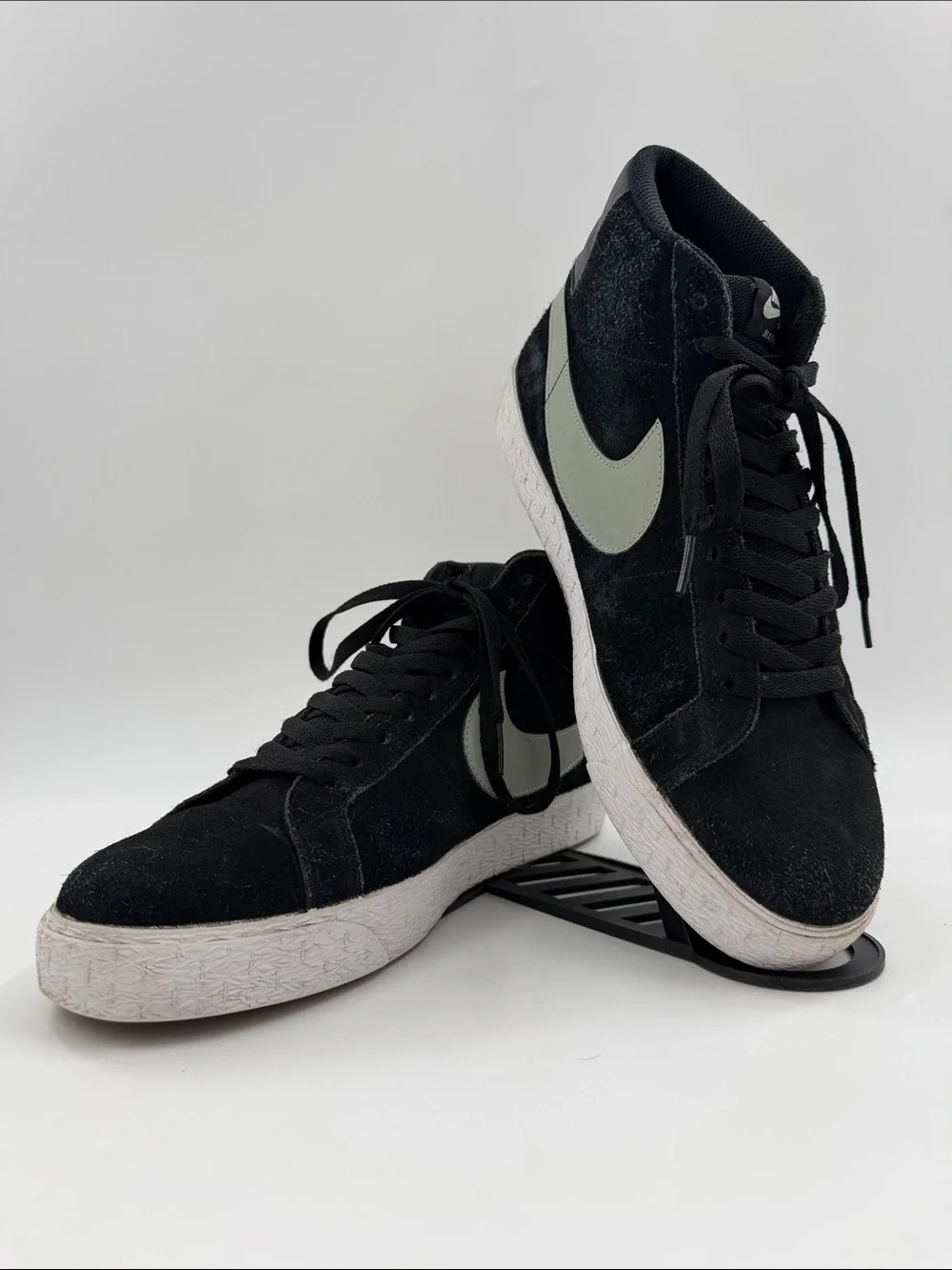 Nike SB Zoom Blazer Mid Skate Shoes Black White Suede Men's Size 11.0